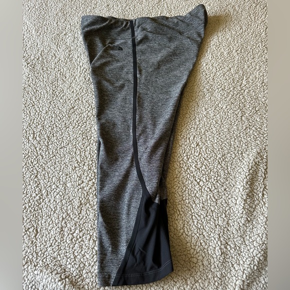 The NorthFace Capri Leggings, Heathered Gray and Black - Size XL - Picture 8 of 10